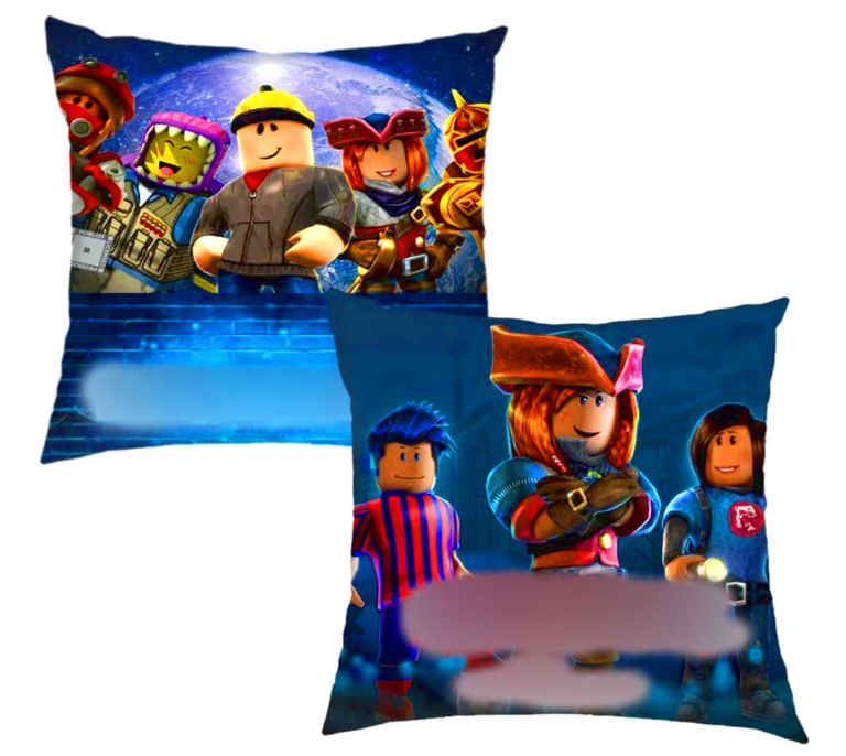 Roblox ist eine beliebte Spieleplattform für Kinder. Hier haben wir Roblox Werbeartikel für euch. Wir sehen hier farbenfrohe Roblox Kissen.